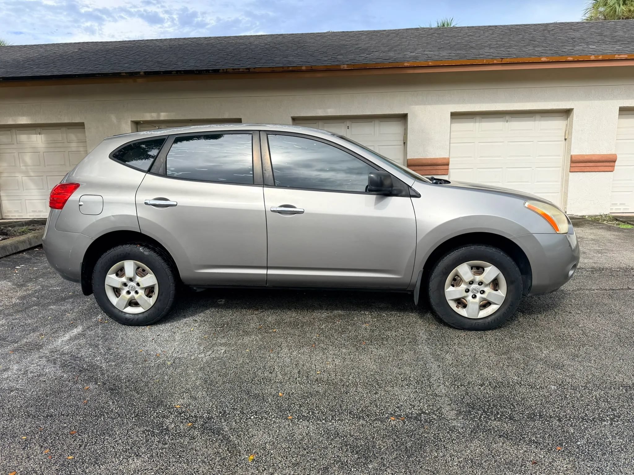 Used 2010 Nissan Rogue S FWD image 4