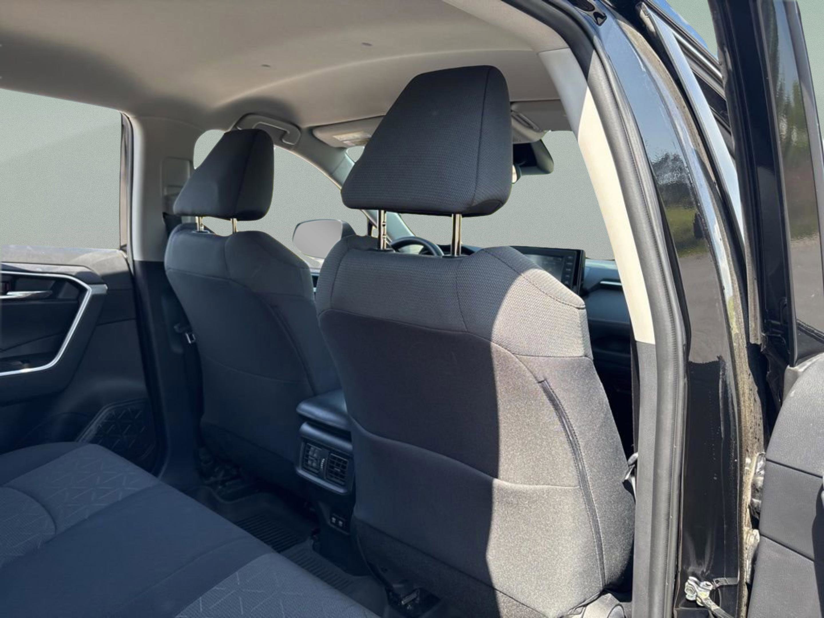 Used 2021 Toyota RAV4 XLE image 30