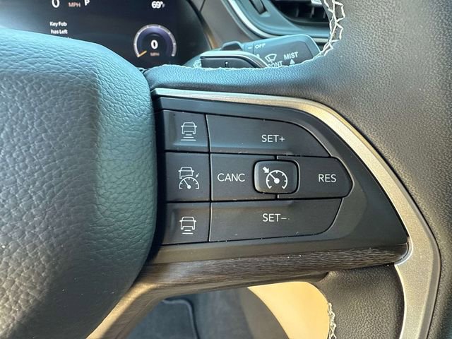 Used 2025 Jeep Grand Cherokee Limited w/ Luxury Tech Group II AWD/4WD image 30