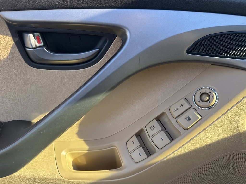 Used 2013 Hyundai Elantra GLS image 12