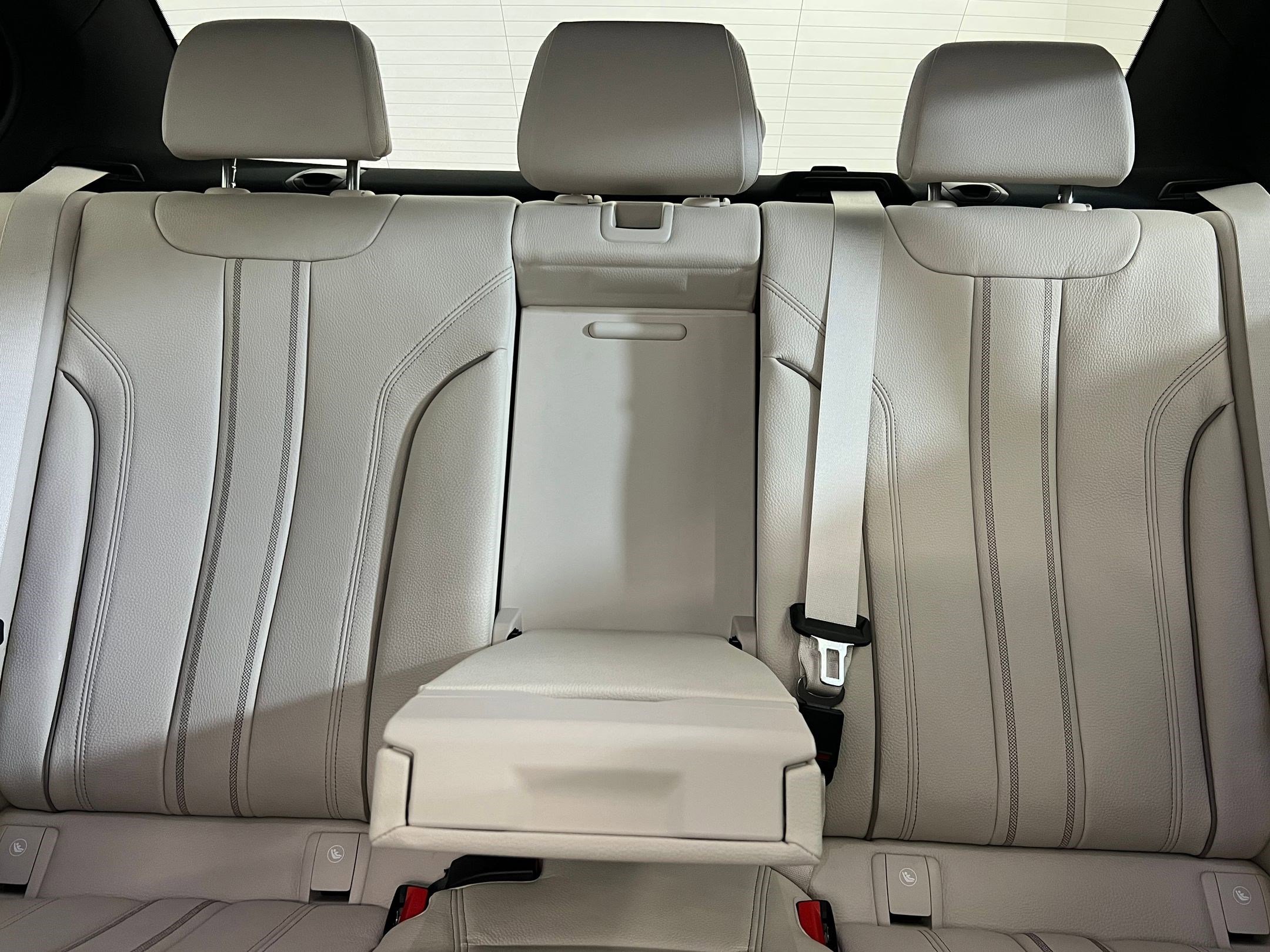 Used 2023 BMW 540i w/ M Sport Package image 31