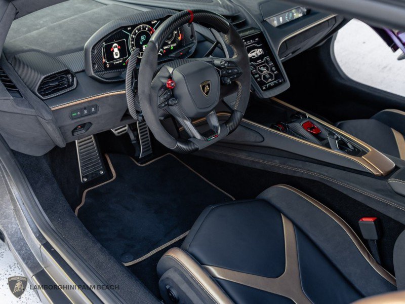 Used 2025 Lamborghini Revuelto AWD/4WD image 31
