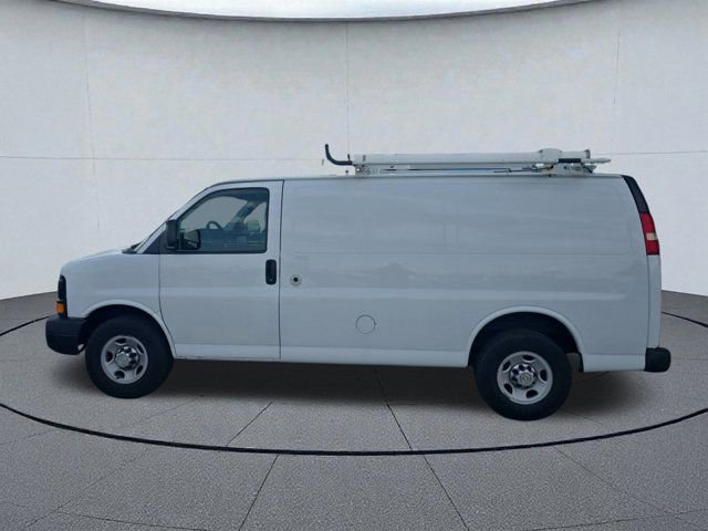 Used 2011 Chevrolet Express 2500 image 2