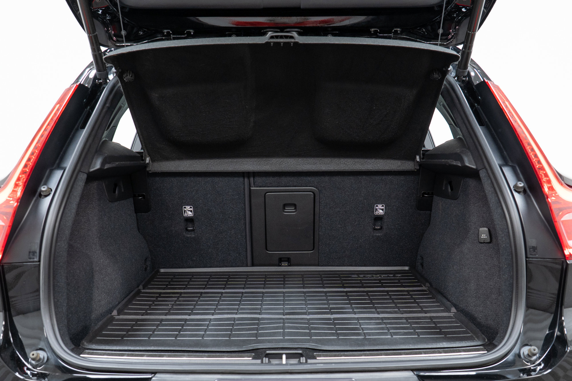 Used 2023 Volvo XC40 B5 Plus w/ Protection Package Premier image 10