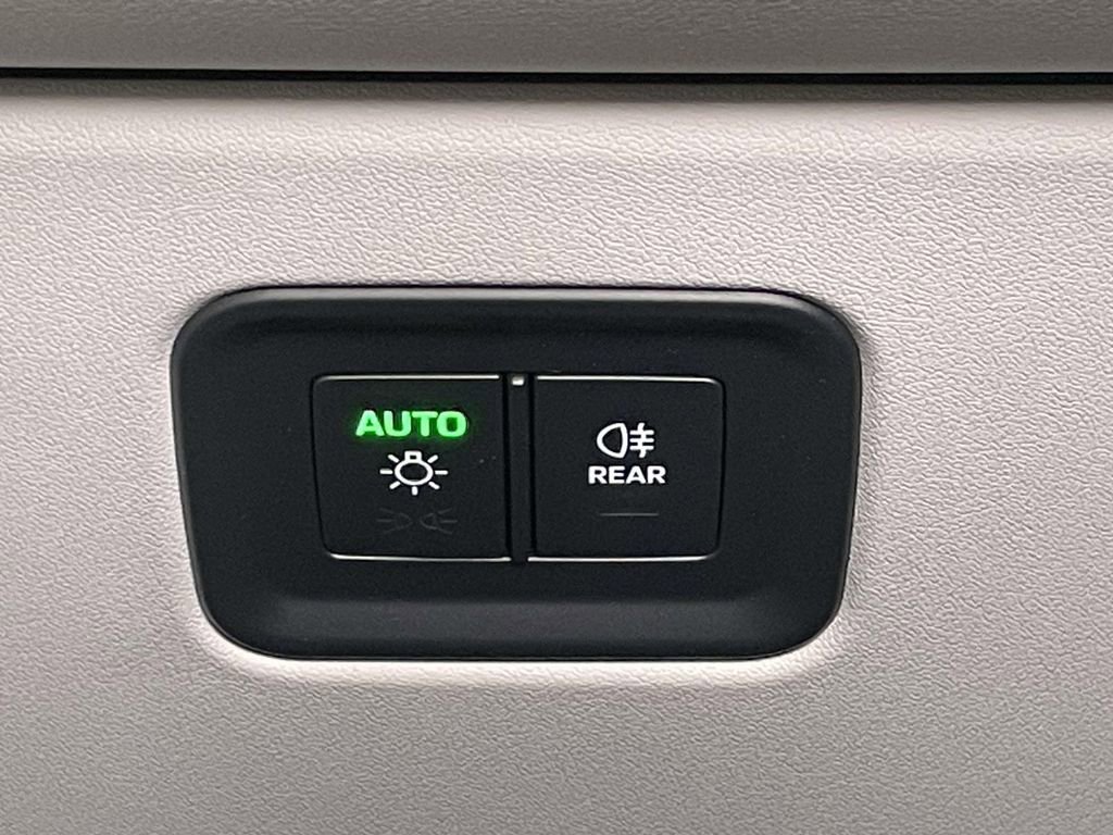 New 2025 Porsche Macan 4S Electric image 39