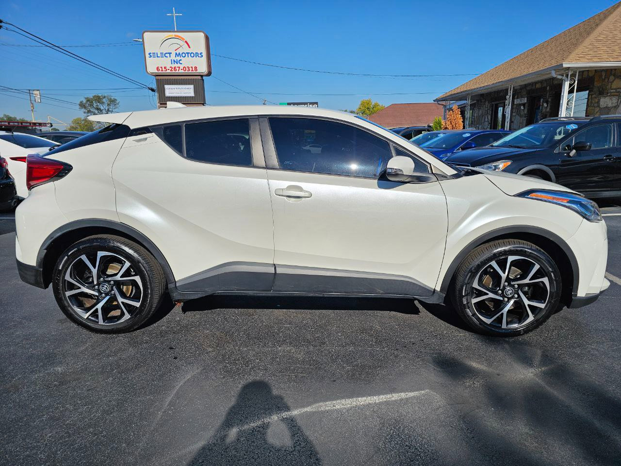 Used 2020 Toyota C-HR XLE image 6