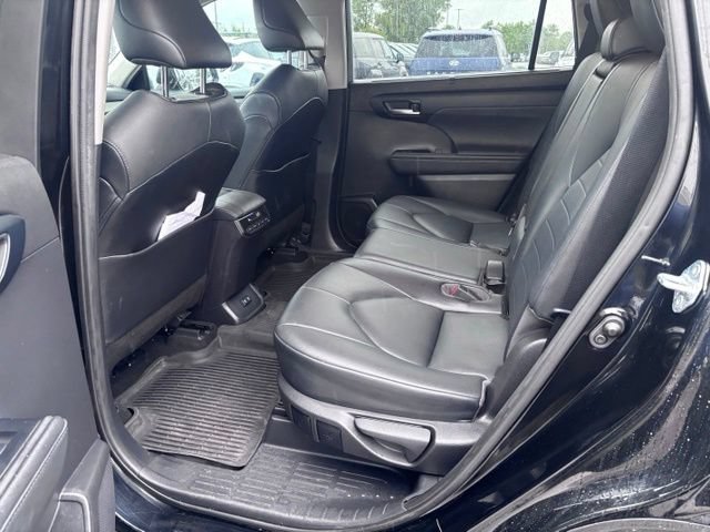 Used 2021 Toyota Highlander XLE AWD/4WD image 34