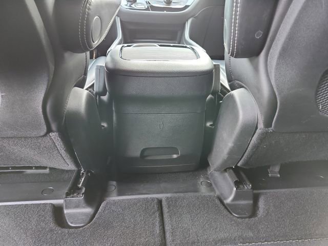 Used 2025 Chrysler Pacifica Limited image 32