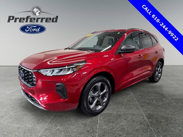 Used 2023 Ford Escape ST-Line image 2