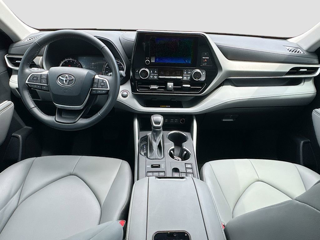Used 2024 Toyota Highlander XLE AWD/4WD image 28
