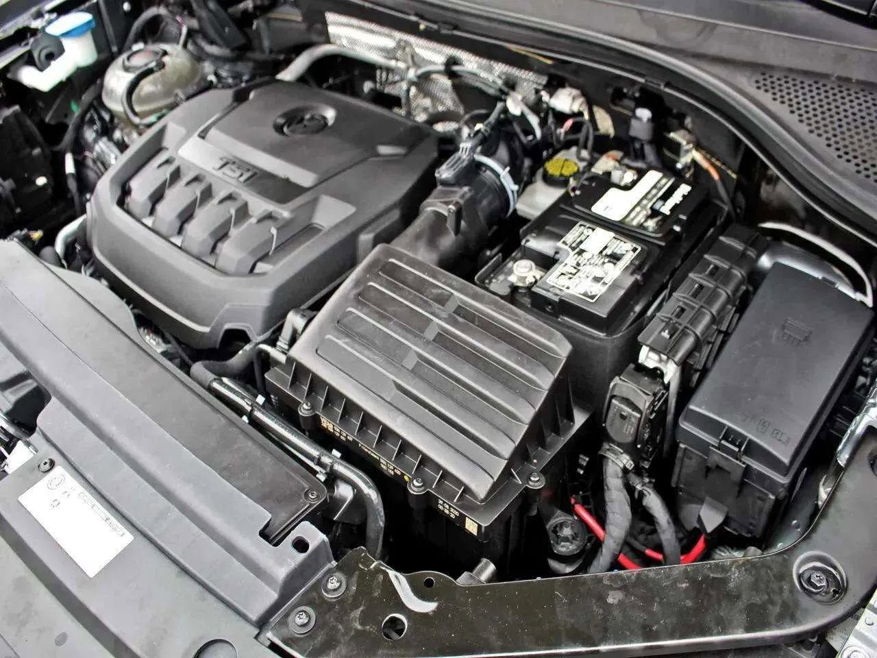 Used 2021 Volkswagen Tiguan SEL image 38