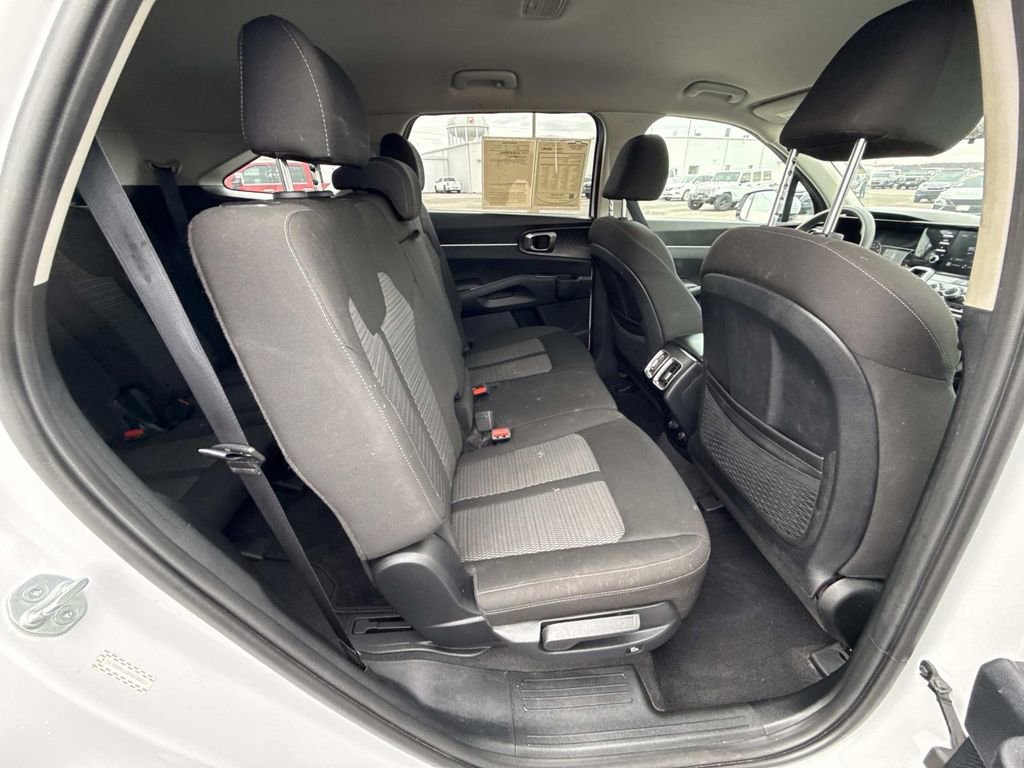 Used 2023 Kia Sorento LX image 19