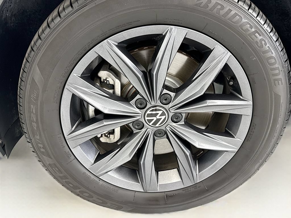 Used 2023 Volkswagen Tiguan SE FWD image 28