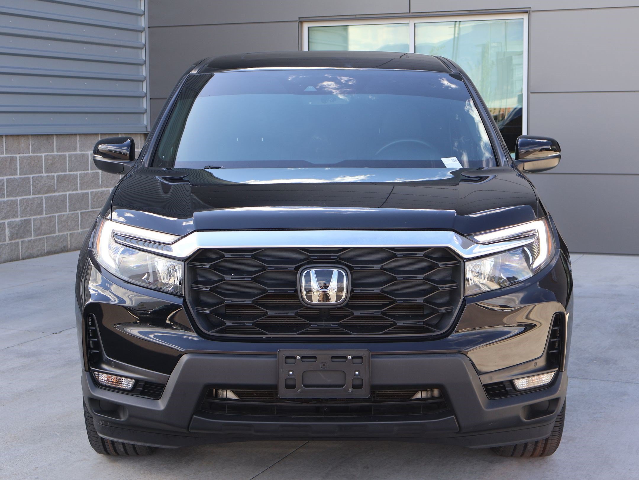 Used 2023 Honda Passport EX-L image 2