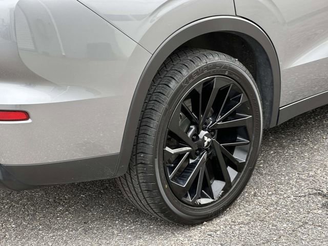 Used 2023 Mitsubishi Outlander SE Black Edition image 29