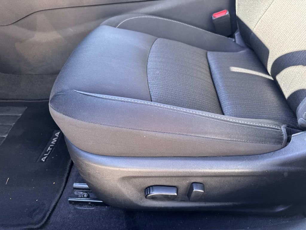 Used 2024 Nissan Altima 2.5 SV image 18