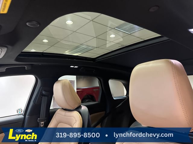 Used 2023 Lincoln Corsair Reserve w/ Equipment Group 201A AWD/4WD image 4