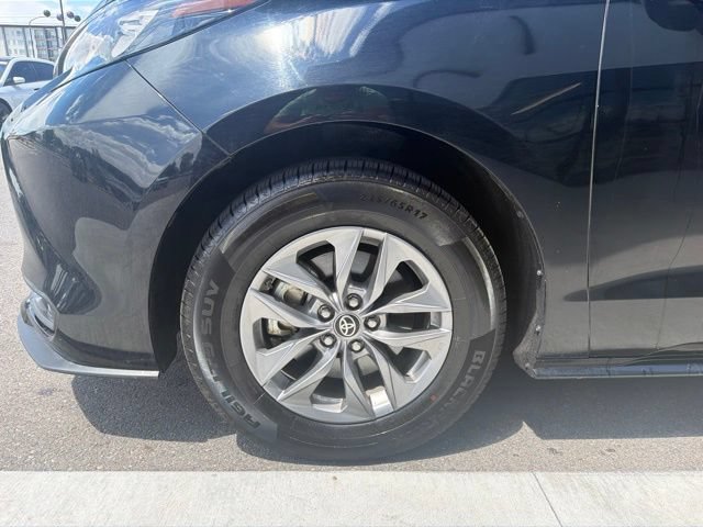 Used 2025 Toyota Sienna XLE FWD image 4