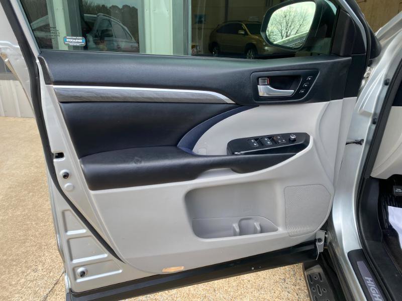 Used 2018 Toyota Highlander Limited Platinum image 12