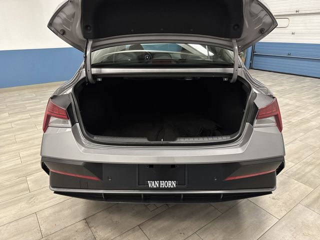 Used 2024 Hyundai Elantra Limited image 16