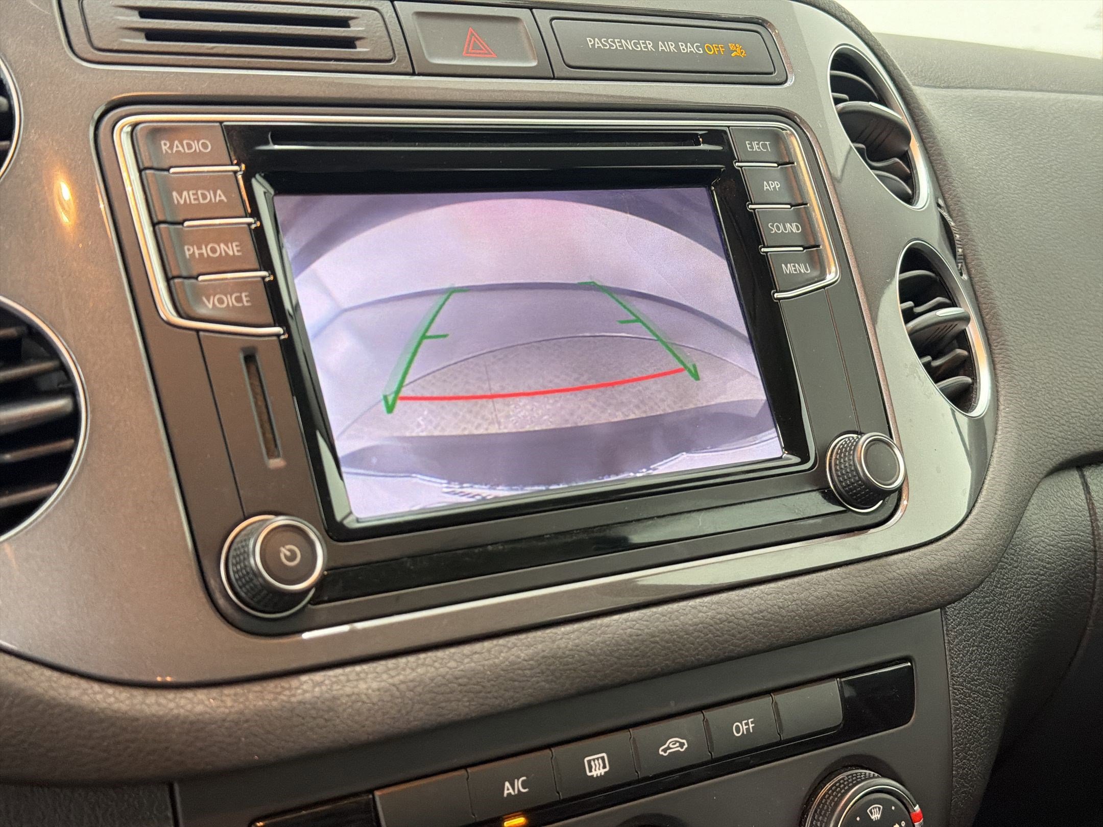 Used 2017 Volkswagen Tiguan S image 19