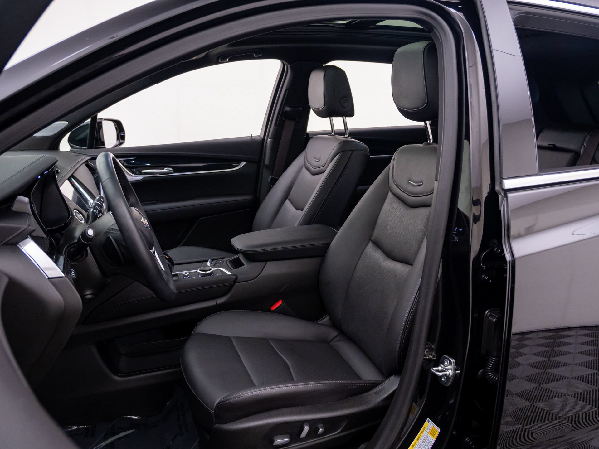 Certified 2025 Cadillac XT5 Premium Luxury w/ Technology Package AWD/4WD image 19