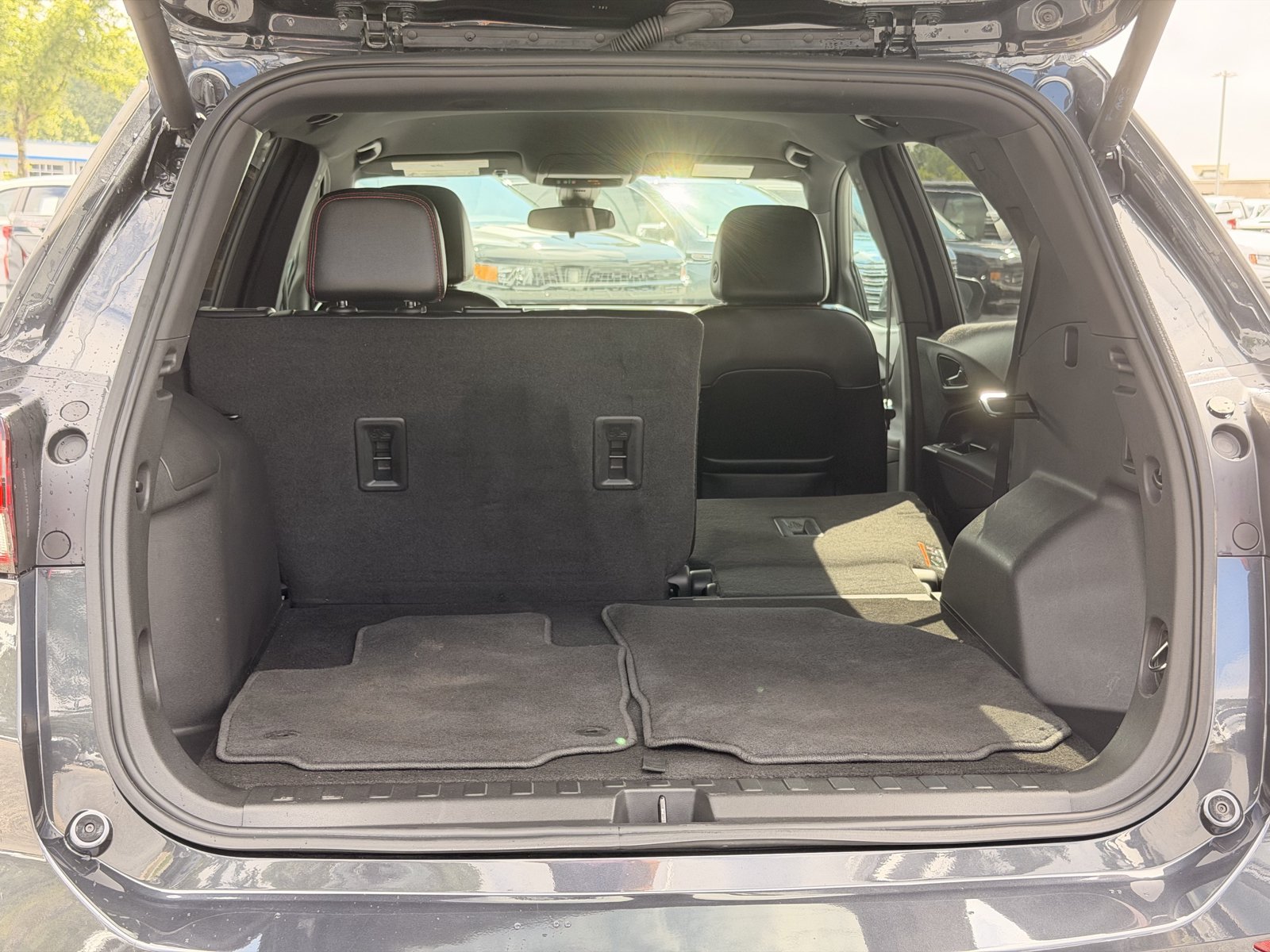 Used 2023 Chevrolet Equinox RS FWD image 32