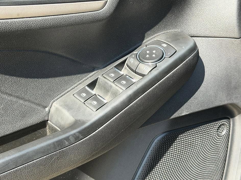 Used 2022 Ford Escape SE w/ SE Sport Appearance Package FWD image 19