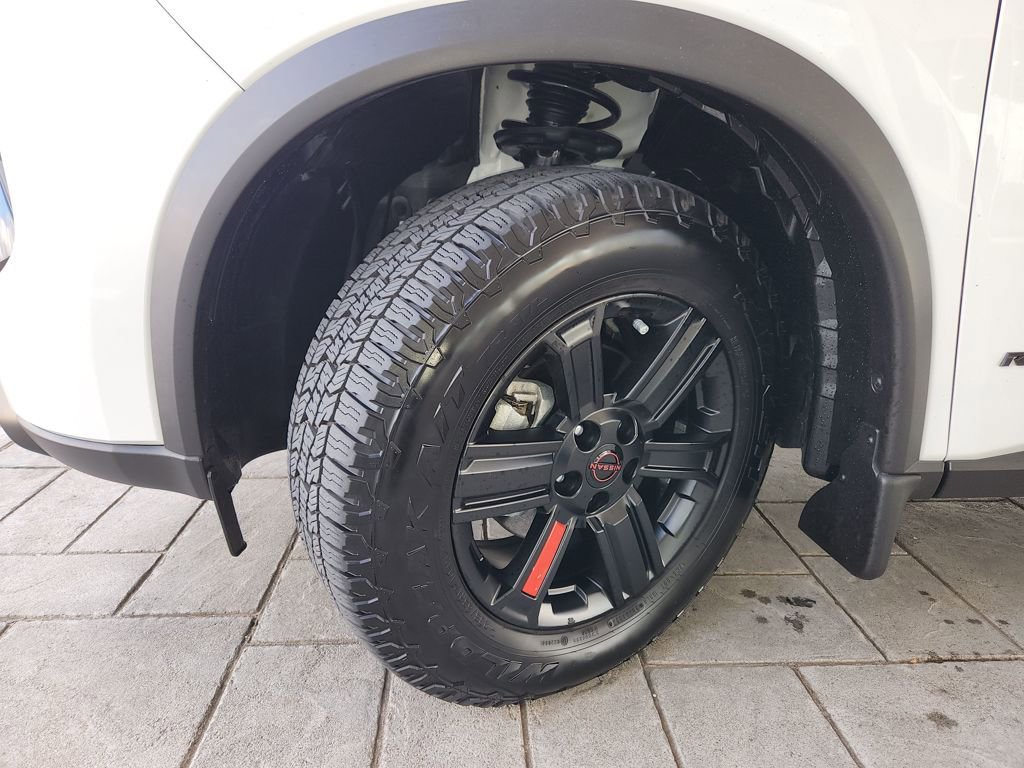 Certified 2025 Nissan Rogue SV image 31