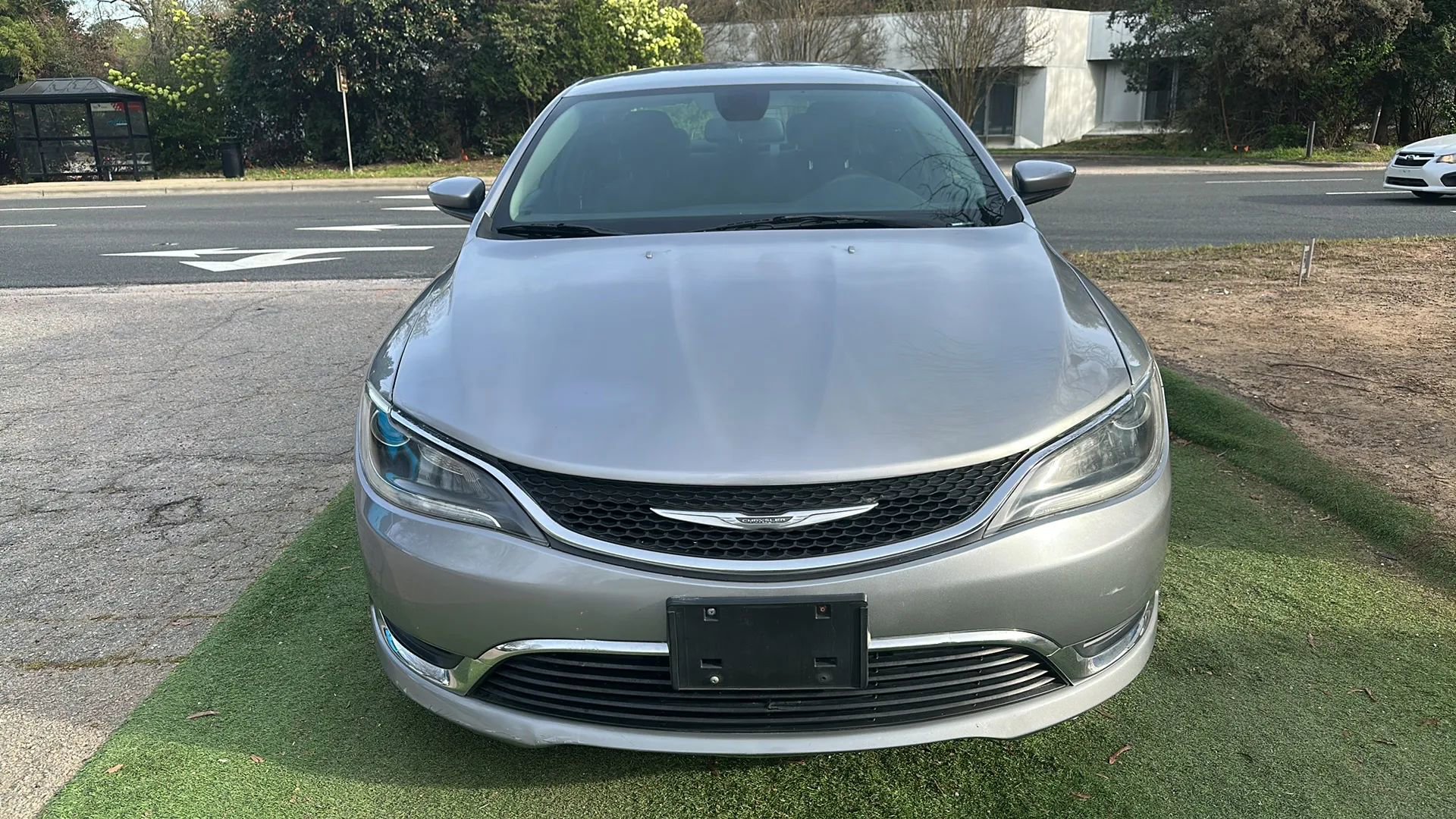 Used 2016 Chrysler 200 Limited w/ Convenience Group image 2