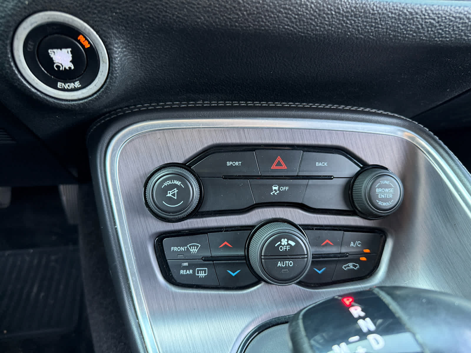 Used 2015 Dodge Challenger SXT RWD image 18