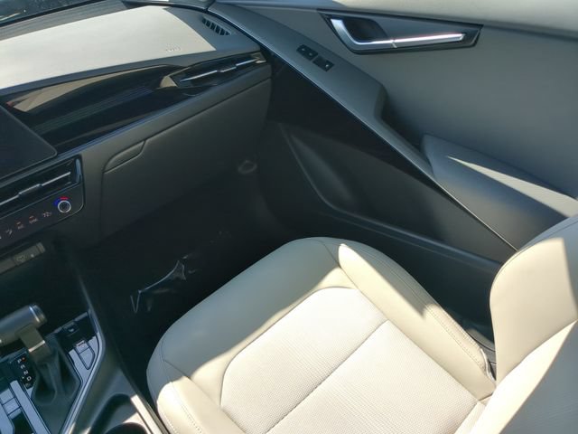 Used 2024 Kia Niro EX Touring FWD image 17