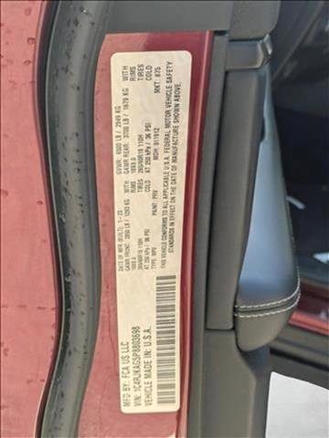 Used 2023 Jeep Grand Cherokee L Laredo image 16