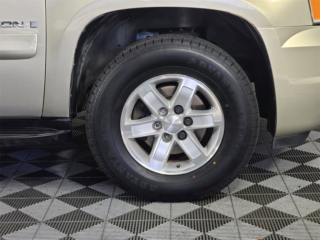 Used 2008 GMC Yukon SLE w/ Exterior Appearance Package image 9