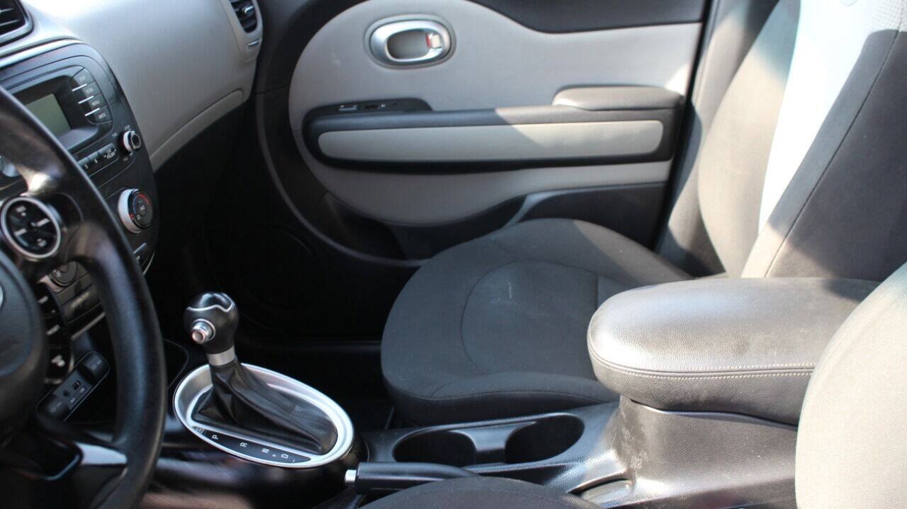 Used 2014 Kia Soul FWD image 2