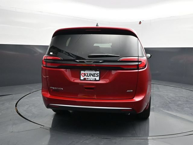 New 2027 Chrysler Pacifica Select AWD/4WD image 7