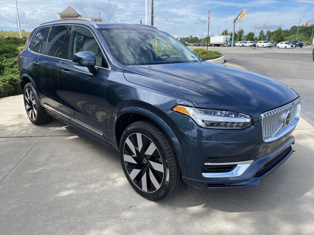Used 2025 Volvo XC90 T8 Plus w/ Protection Package Premier image 7