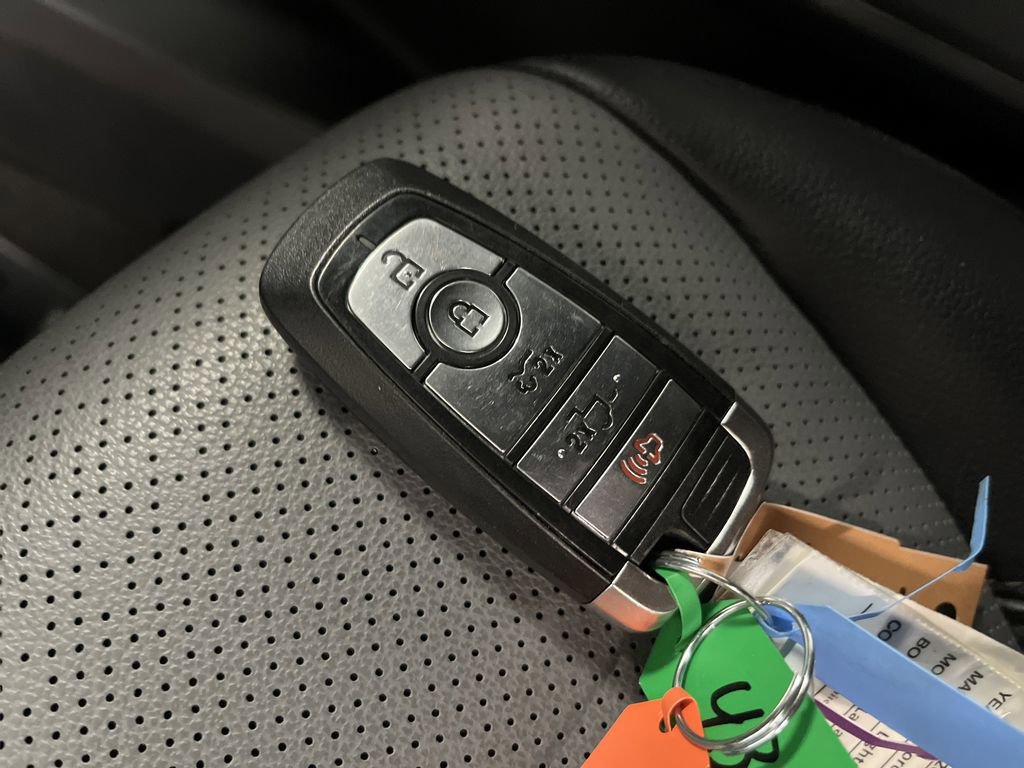 Used 2022 Ford F150 Lightning Lariat image 28