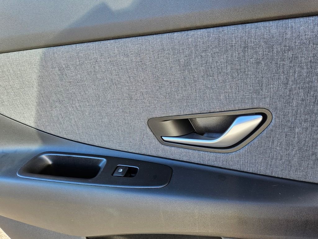 New 2025 Hyundai Elantra Limited image 15