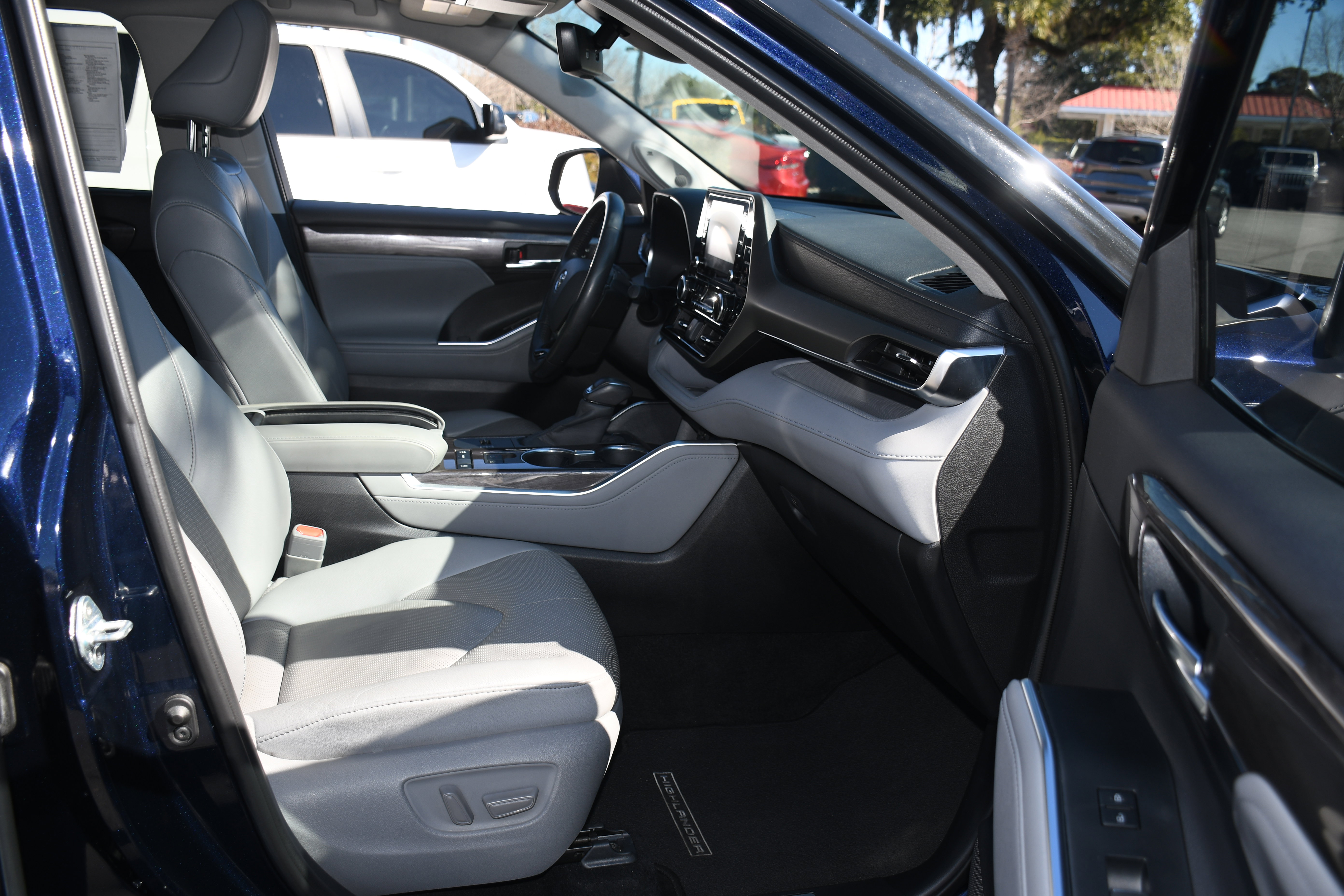 Used 2020 Toyota Highlander Limited image 22