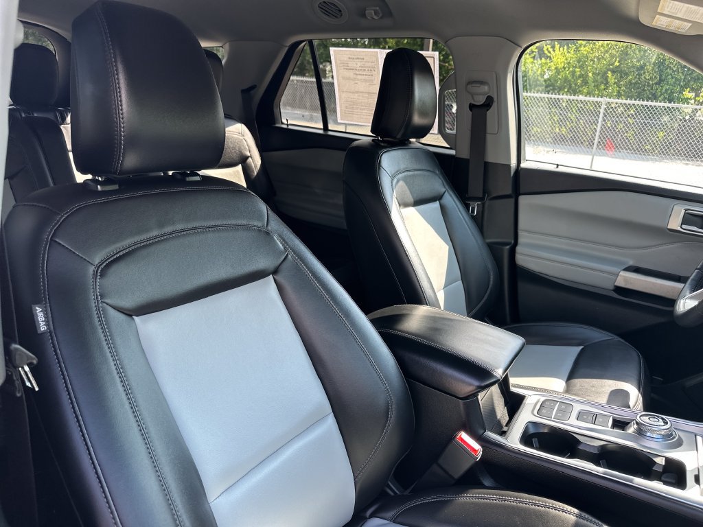 Used 2023 Ford Explorer XLT w/ Equipment Group 202A RWD image 29