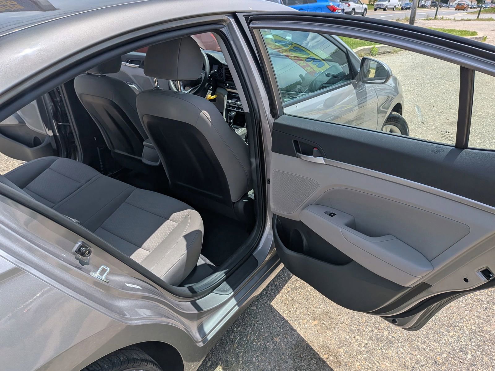 Used 2020 Hyundai Elantra SEL w/ Winter Weather Package FWD image 25