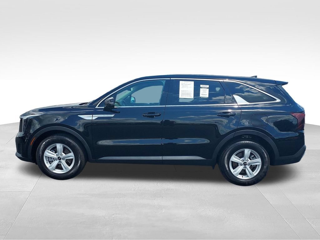Used 2026 Kia Sorento LX FWD image 2
