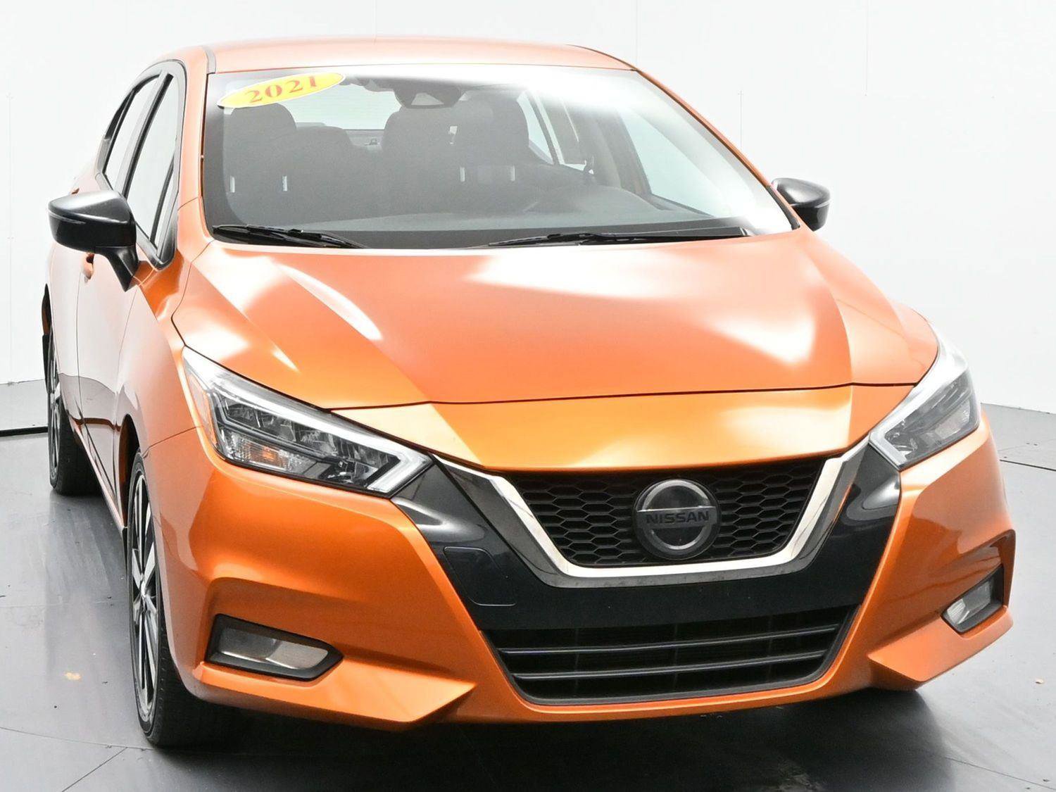 Used 2021 Nissan Versa SR w/ Convenience Package image 2