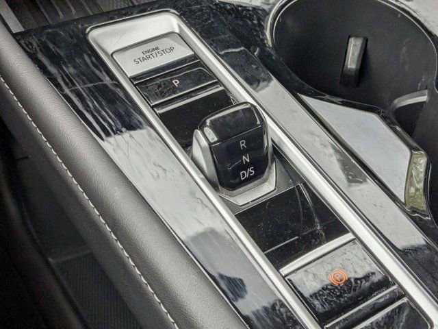 Used 2025 Volkswagen Atlas SE image 18