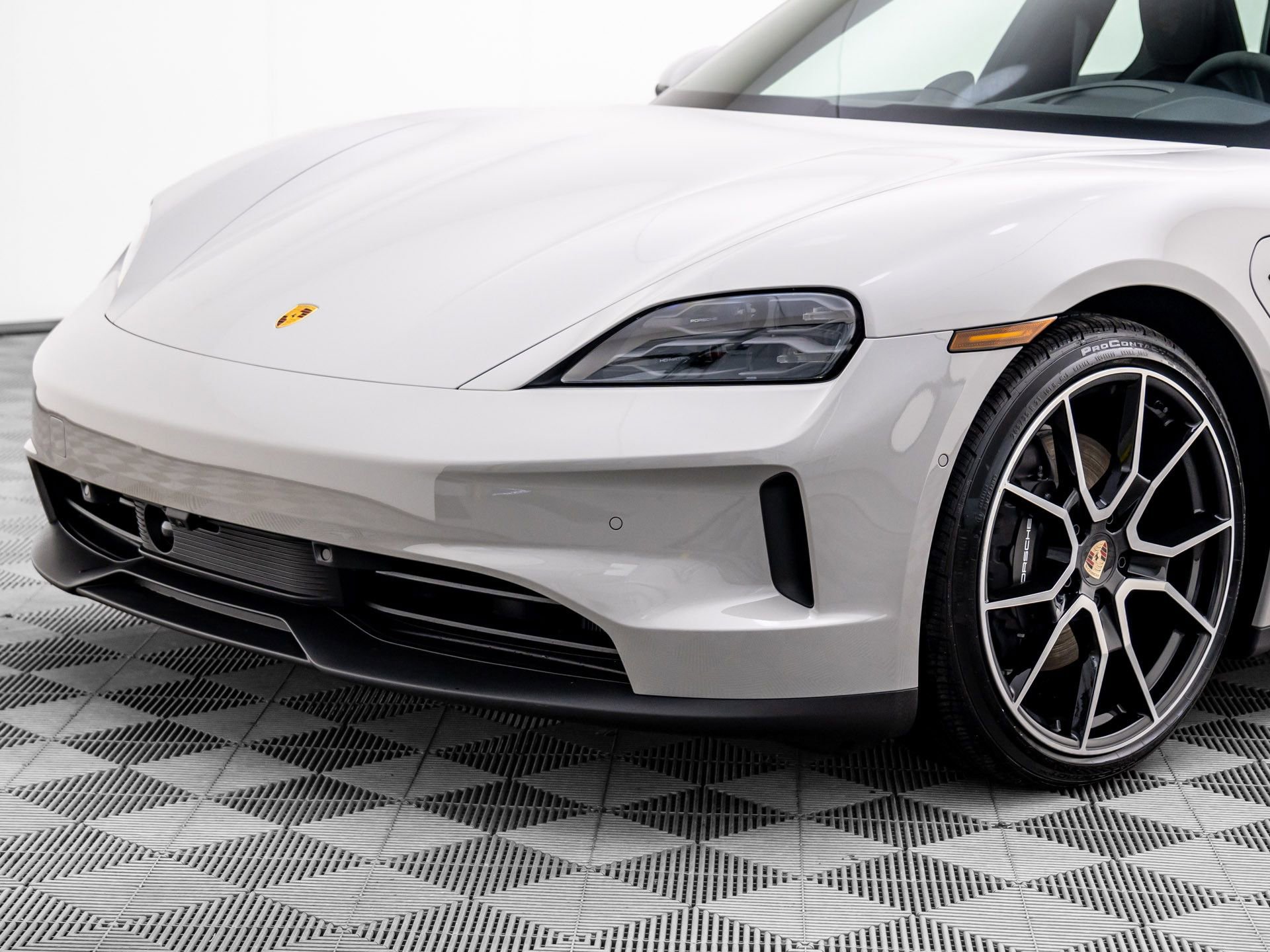 New 2025 Porsche Taycan image 35