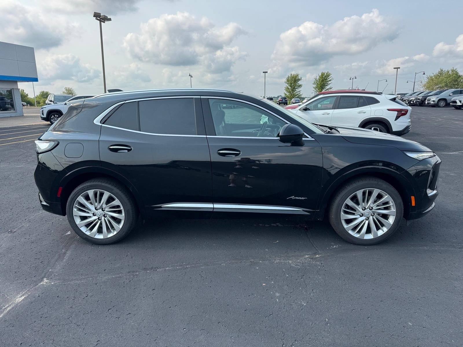 Used 2026 Buick Envision Avenir AWD/4WD image 2