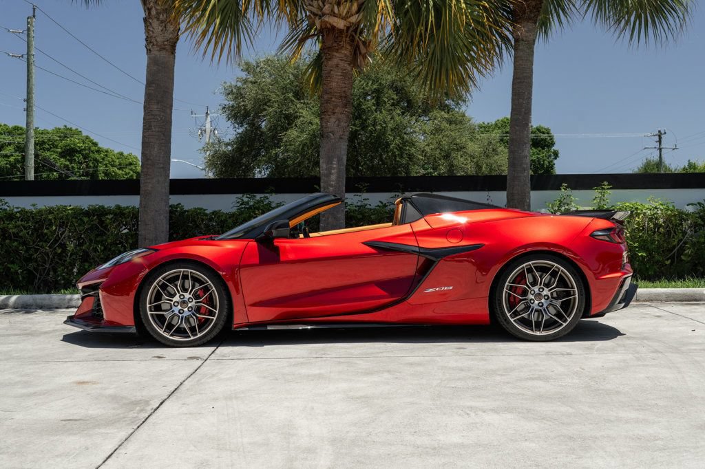 Used 2023 Chevrolet Corvette Z06 w/ Stealth Interior Trim Package RWD image 4