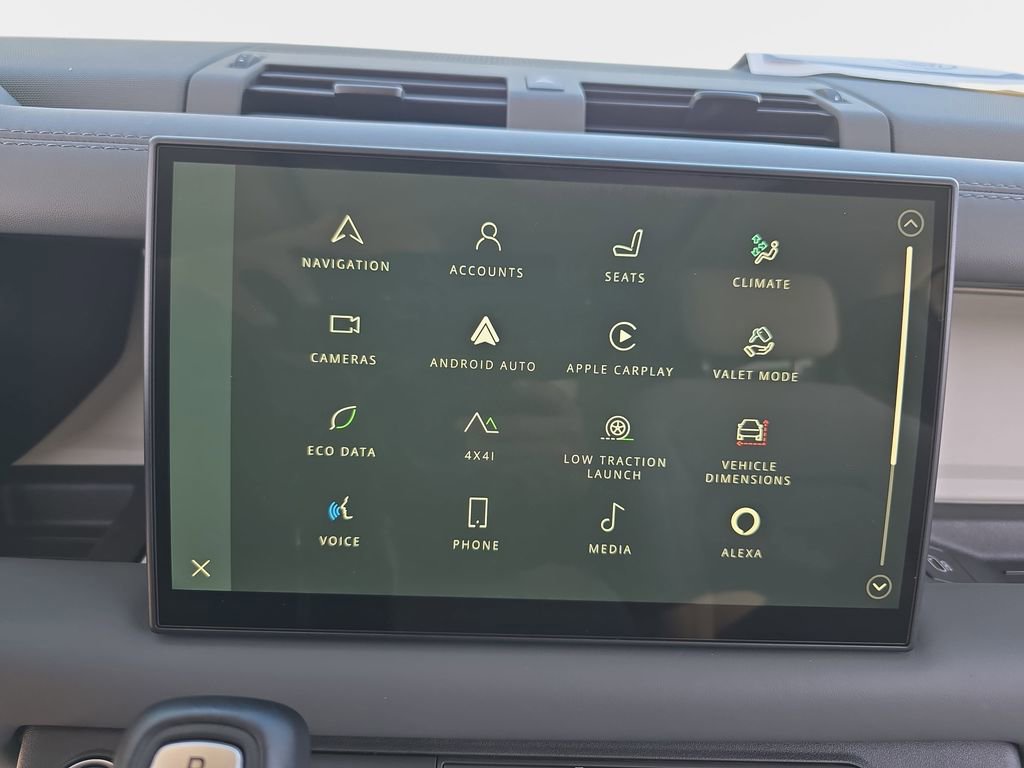 Used 2025 Land Rover Defender 90 X-Dynamic SE image 21