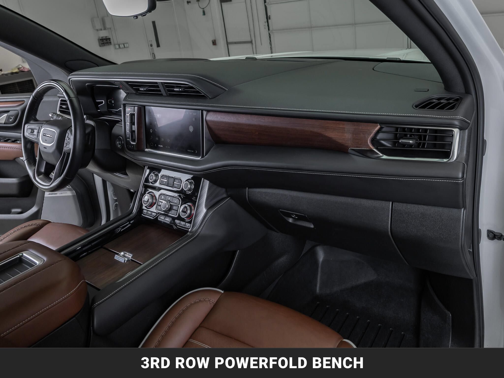 Used 2024 GMC Yukon XL Denali Ultimate AWD/4WD image 15